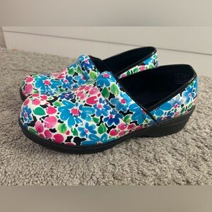 Savvy Women's Floral Dress Shoes - Blue, Pink, Green